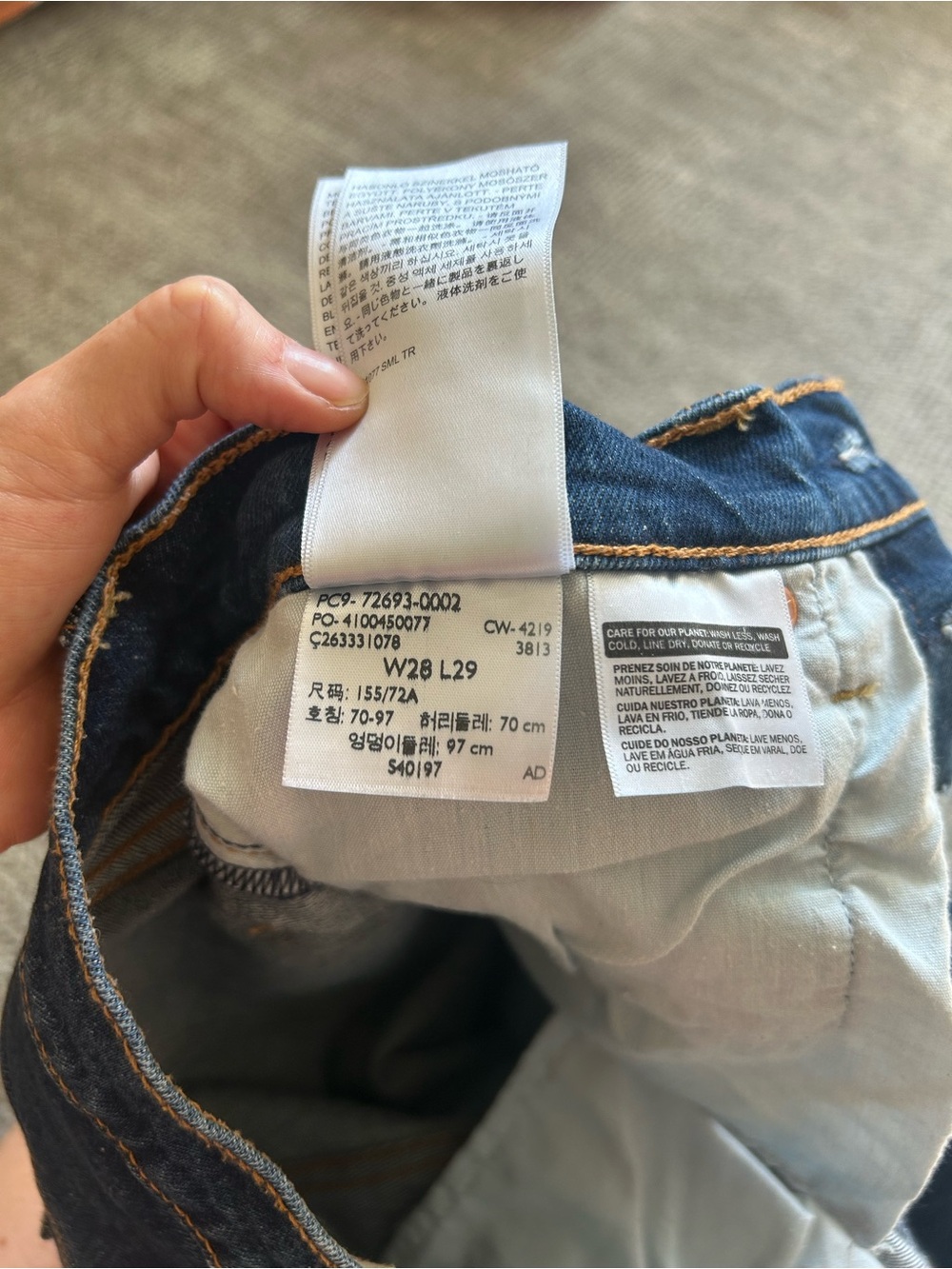 Levi's Women’s Classic Ribcage Straight Jeans - Picture 8 of 11